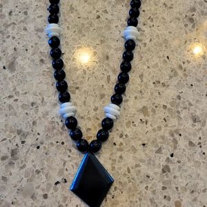 NATURAL STONE BLACK AND WHITE NECKLACE 20 INCHES LONG